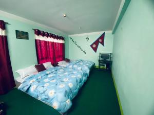 A bed or beds in a room at Home made guest house and netflix