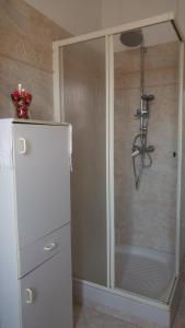 a shower in a kitchen with a white refrigerator at Casa Riviera in Lavagna