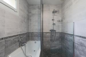 Un baño de Maison Au Port De Lézardrieux 18 fotos más