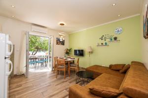 TV a/nebo společenská místnost v ubytování Apartments Children's paradise