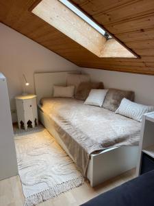 Postel nebo postele na pokoji v ubytování Architect-Apartments Atelier 42qm, Küche und Bad