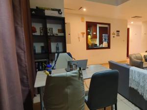 Posezení v ubytování Dubai Beach Living JBR Hostel