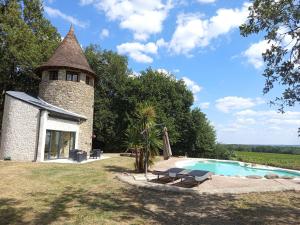 Bazén v ubytování Romantic 18th-Century Windmill Retreat with Pool, Hot Tub Panoramic Views nebo v jeho okolí