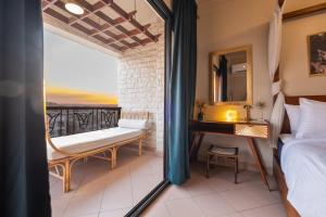 a bedroom with a balcony with a bed and a mirror at Cozy vintage duplex Khan -khan luxe residence pyramids view in Cairo