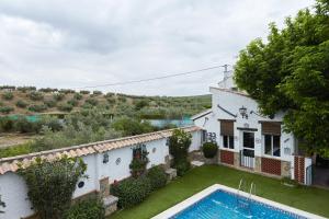 an aerial view of a house with a swimming pool at Alojamiento Rural Marien in La Bobadilla