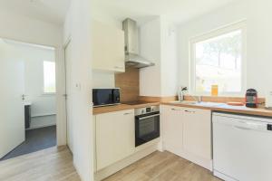 Køkken eller tekøkken på Appartement Les Verdiers dans résidence calme à Andernos