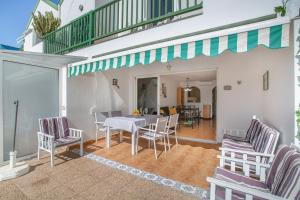 a patio with a table and chairs and a dining room at Casa Carmelo in Patalavaca