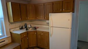 Η κουζίνα ή μικρή κουζίνα στο Townhouse 3 at Historic Bauer Terrace +7 φωτογραφίες