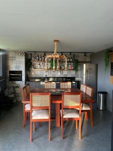 Η κουζίνα ή μικρή κουζίνα στο Casa Lírio Bananeiras +9 φωτογραφίες