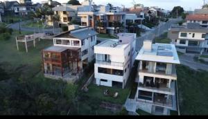 an aerial view of a city with houses at Casa Lírio Bananeiras in Bananeiras