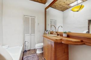 een badkamer met een houten wastafel en een toilet bij Historic Hacienda in Ranchos de Taos +24 foto's