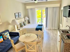 Posezení v ubytování Palmera 214 Cadaques Caribe Resort & Villas