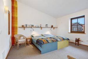 Ένα ή περισσότερα κρεβάτια σε δωμάτιο στο Atelierwohnung Hof Kranichmoor