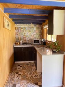 Kuchyň nebo kuchyňský kout v ubytování Cabaña rústica y confortable en Colchagua