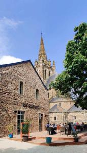 ラヴァルにあるLe Ravitoの大石造りの建物