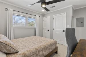 Postel nebo postele na pokoji v ubytování Lakeside Retreat Updated Dock Access Peaceful Views
