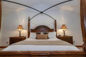 a bedroom with a large bed with two lamps at Summit Retreat Seven Springs in Champion +84 photos