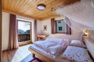 Ένα ή περισσότερα κρεβάτια σε δωμάτιο στο Camping Passeier Sonnenblume