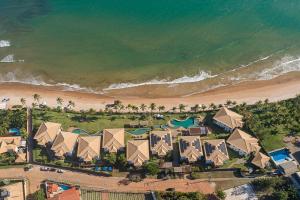 an aerial view of a resort near the beach at Bali Bahia 202 Frente ao mar Itacimirim in Itacimirim