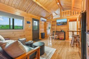 TV/trung tâm giải trí tại Evergreen Escape - Hot Tub