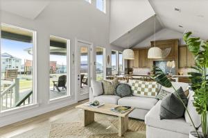 Posezení v ubytování Near Beach Tiki Bar Swings Beautiful Design