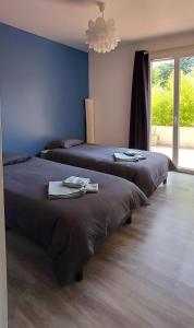 a bedroom with three beds with towels on them at Gîte Ilostou in Rivière