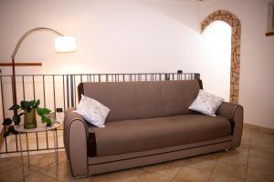 a couch in a living room with a lamp at San Nicola House in Enna