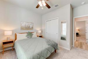 Postel nebo postele na pokoji v ubytování Charming Troy Escape Comfort Near Waco