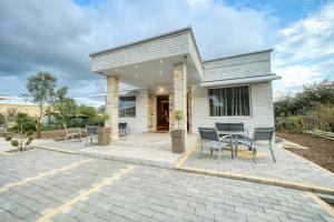 トリカラにあるWhite Houseの白い家