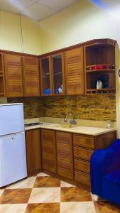 Η κουζίνα ή μικρή κουζίνα στο منتجع سيتي لاند فله رقم 1