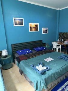 Una cama o camas en una habitación de San Antonio Beach Guesthouse & Restaurant