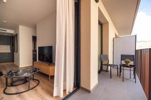 a living room with a table and a tv at Brabo Apartments in Hospitalet de Llobregat