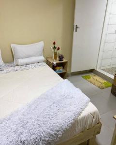 Ένα ή περισσότερα κρεβάτια σε δωμάτιο στο Fal's Guesthouse