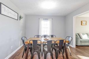a dining room with a table and chairs at Blue Sky Landing in Fayetteville +21 photos