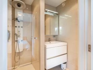 Koupelna v ubytování LaRoyale + 17 fotografií