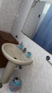 Et badeværelse på Casa vacanze Nunù + 14 billeder