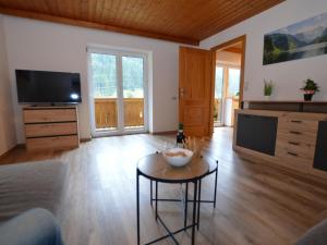 Μια τηλεόραση ή/και κέντρο ψυχαγωγίας στο Joss