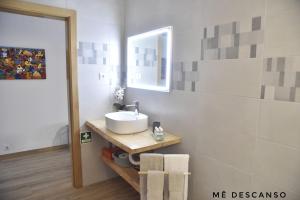 a bathroom with a sink and a mirror at O mê descanso in Vimieiro +6 photos