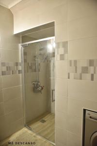 a shower with a glass door in a bathroom at O mê descanso in Vimieiro