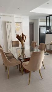 a dining room with a glass table and chairs at Bayt Nour - Alger Riyadh City Oued El Moussa in Ouled Moussa