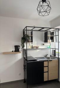 a kitchen with a black and white counter top at FeWo Mitte in Kettig
