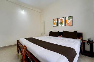 Ένα ή περισσότερα κρεβάτια σε δωμάτιο στο Collection O Govt Engineering College Formerly Anby Plaza