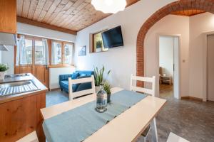 TV a/nebo společenská místnost v ubytování Apartments Palma