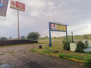 Gallery image of Sunset Inn by Hotel O Flatonia I - 10 in Flatonia