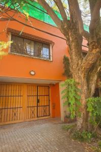 Το κτήριο όπου στεγάζεται  το δωμάτιο σε οικογενειακή κατοικία