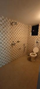 Ένα μπάνιο στο Kritarth