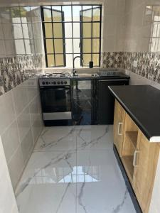 Kuchyň nebo kuchyňský kout v ubytování Fajara New Studio