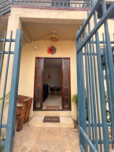 a view from the inside of a house with a gate at Casa design Piri no centro de Pirenópolis in Pirenópolis