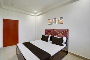 Postel nebo postele na pokoji v ubytování Hotel O Crystal Crown + 47 fotografií