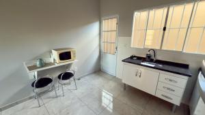 Kuchyň nebo kuchyňský kout v ubytování CS 2 - Casa Completa próximo ao Clube Sesi Botucatu!